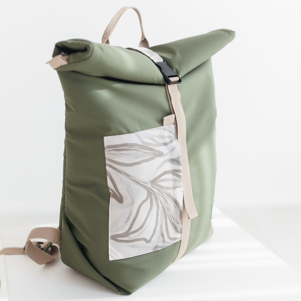 Rucsac rolltop flori cu pete pastelate